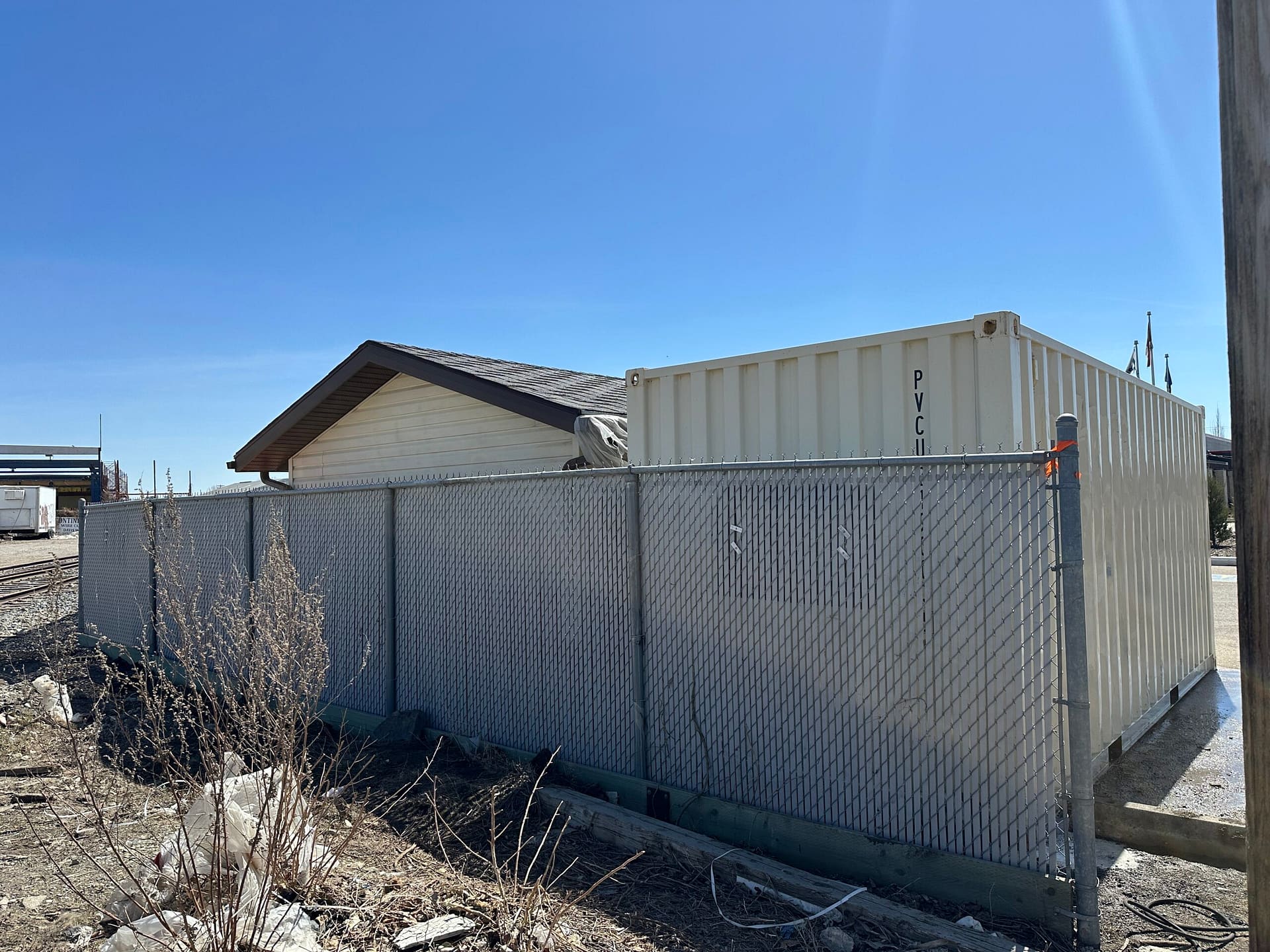 Sea-can - Slatted Fence - Vinyl Garage - Graffiti Removal Calgary - after Photo