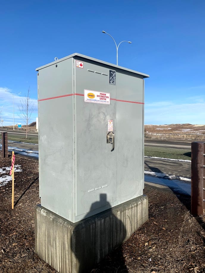 Black Graffiti removed from grey electrical box